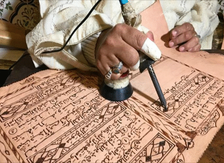 نقش کاتبان و حافظان در صیانت از متن قرآن چیست؟